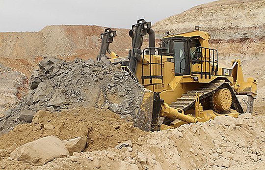 Масса Caterpillar D11T составляет 104-113 т в зависимости от комплектации